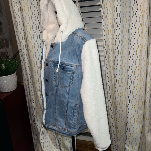 NWOT Maurice’s Denim and White Soft Teddy Sleeves Denim Jacket. Size 1x 🤍 - Picture 8 of 10
